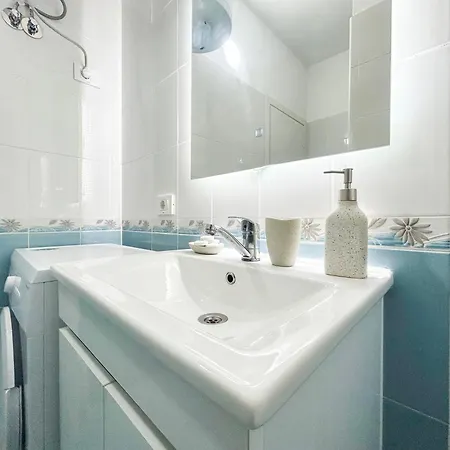 Coral Light Retreat C71 Durrës